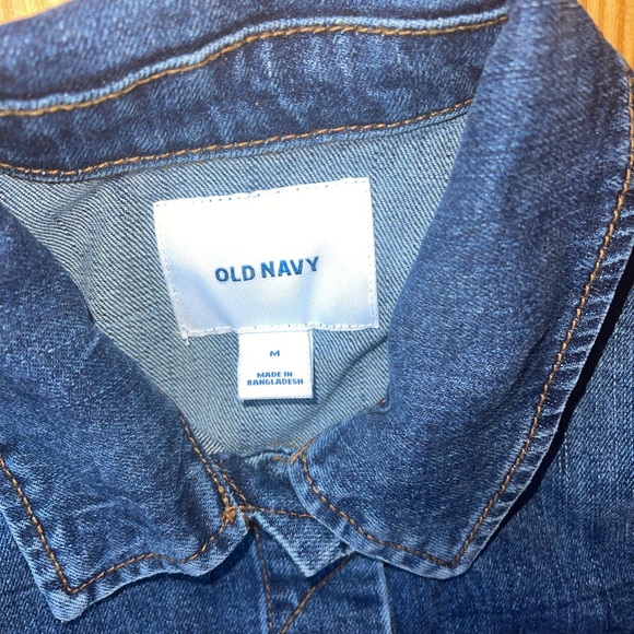 OLD NAVY Womens Distressed Trucker Jean Jacket Size Medium Button Up - Picture 2 of 5